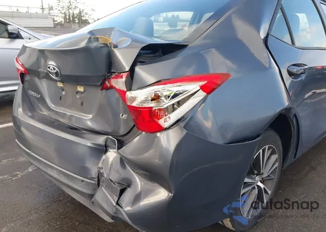 2016 Toyota Corolla Le Plus z USA, uszkodzony, nr VIN 5YFBURHE2GP477269